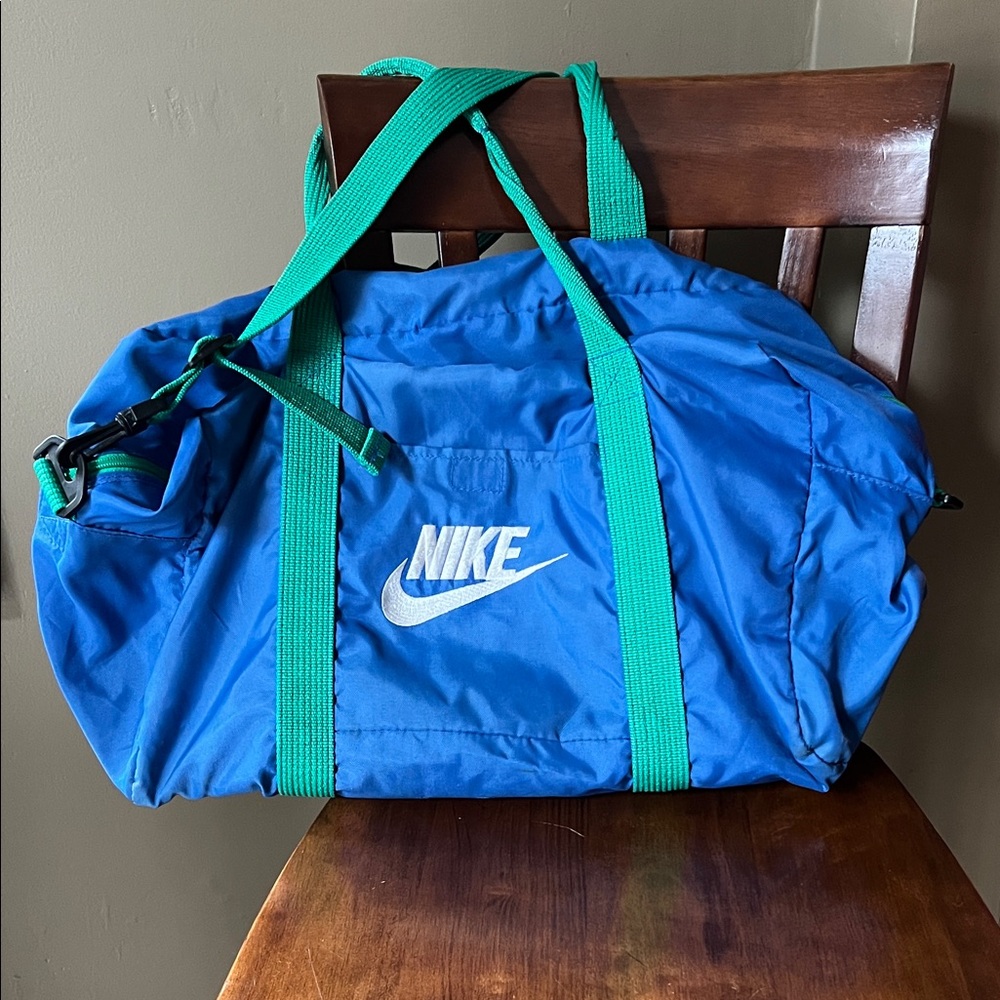 VTG NIKE BLUE DUFFEL White Tag Made in Taiwan Embroidered LOGO Metal zipper pull